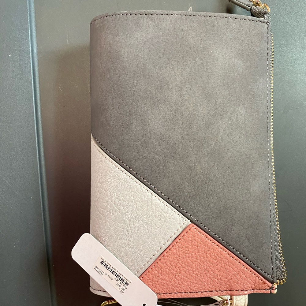 Wristlet purse